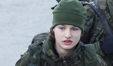 Yüzlerce yıl sonra tarih yazacak ama annesinin kirli çamaşırlarını temizlemek ona düştü