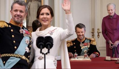 52 yıl oturduğu tahtı ağlayarak oğluna bıraktı… ‘Parti prensi’ artık kral!