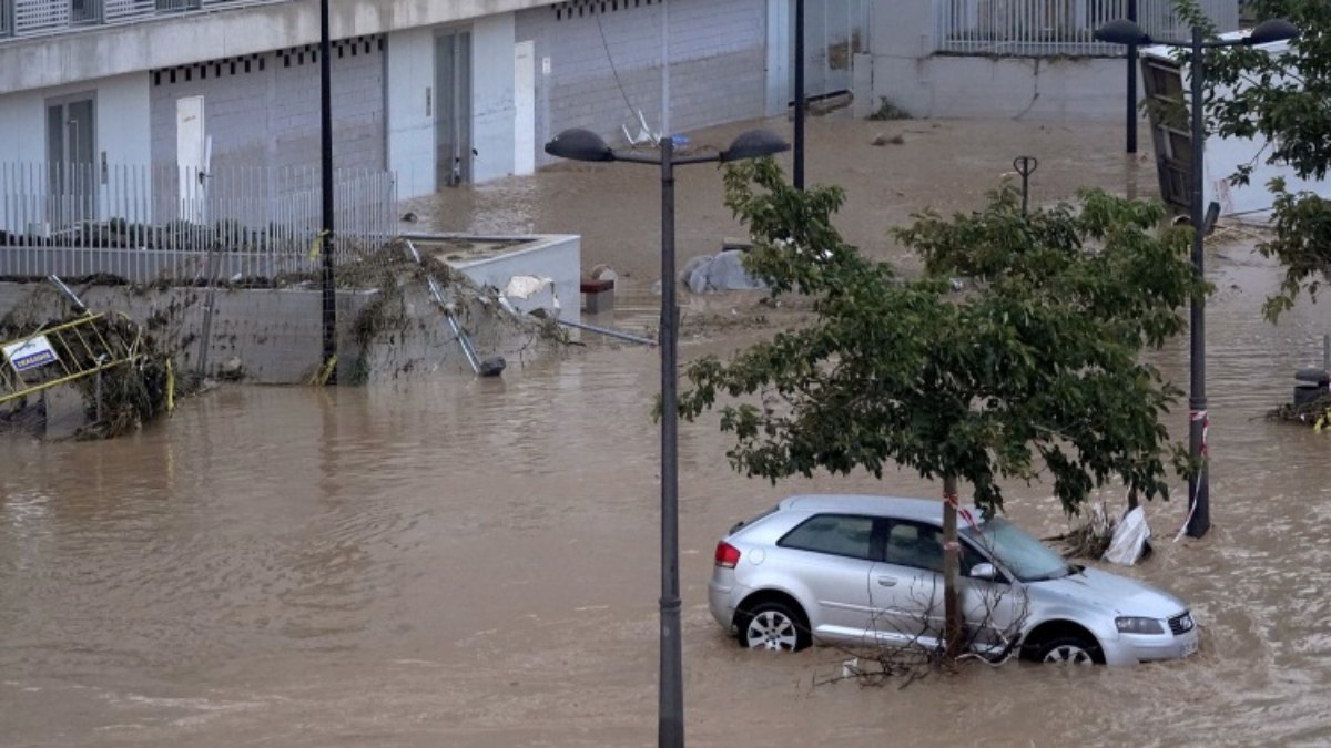 Tayland’daki sel felaketinde 9 kişi yaşamını yitirdi