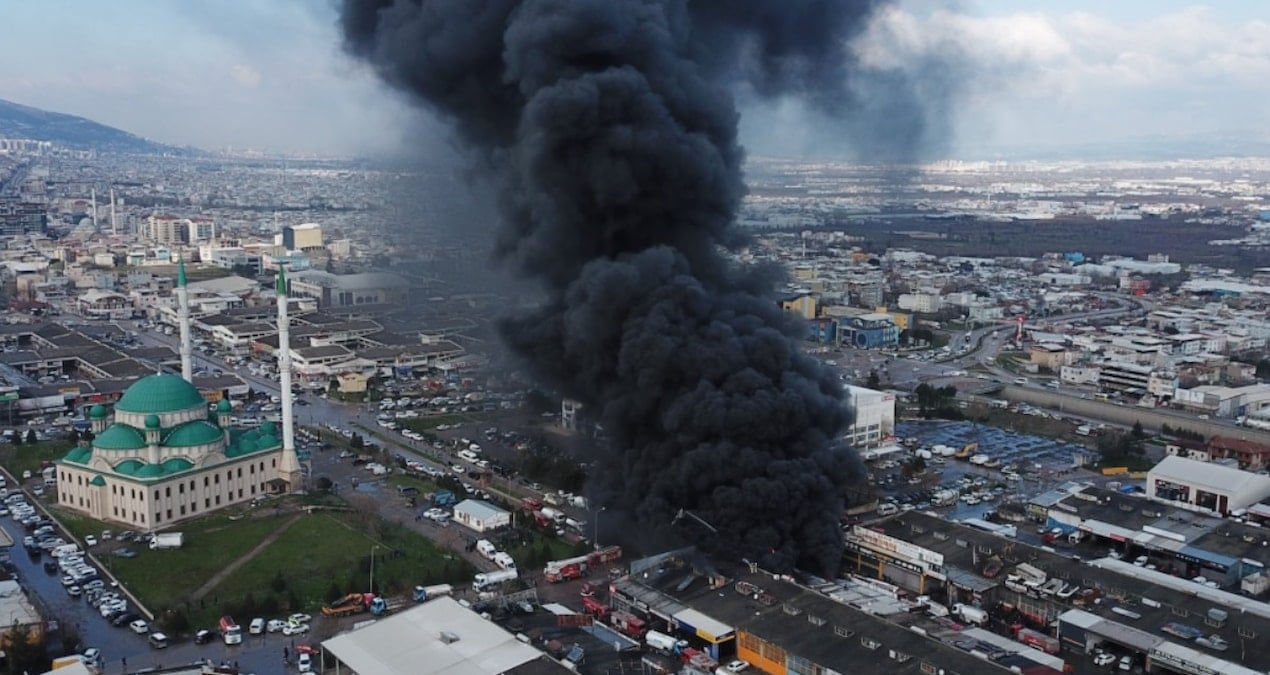 Yağ bayisi cayır cayır yanıyor! Ekipler teyakkuza geçti
