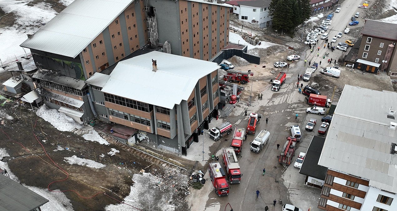 Bir aile Uludağ’daki otel yangınında yok oldu: Yangının sebebi ve çıkış anı otel kamerasında
